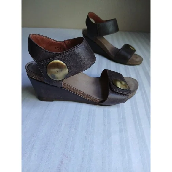 Taos Sandals 37 / 6.5 Wedge Cork Cushioned Comfort Casual Leather Adjustable - Picture 1 of 13